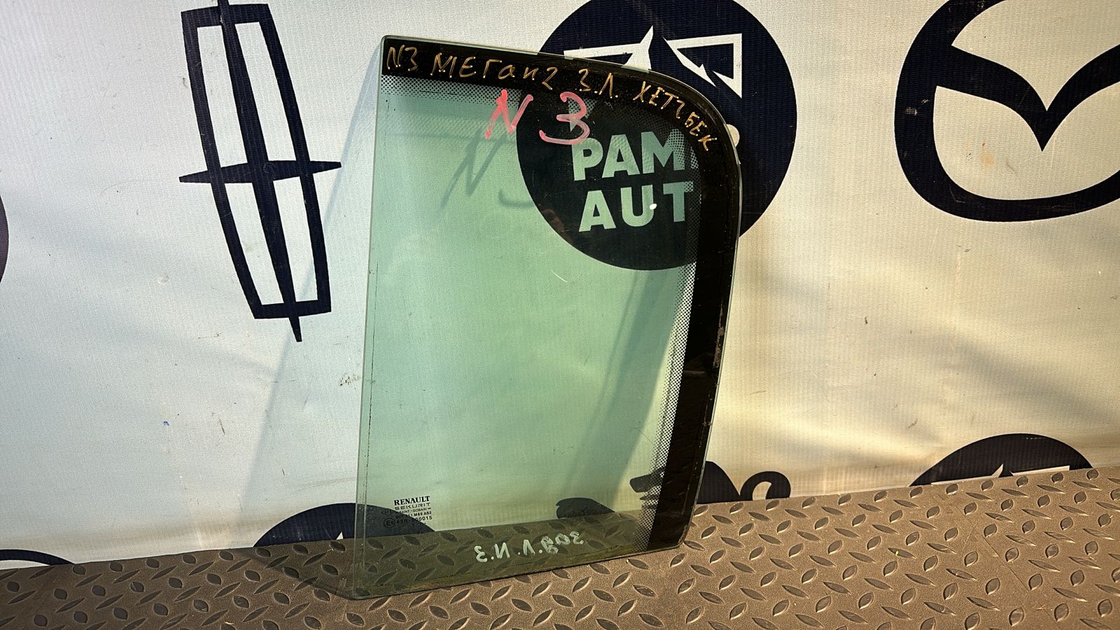 Форточка двери задняя левая Renault Megane/2 2002-2009