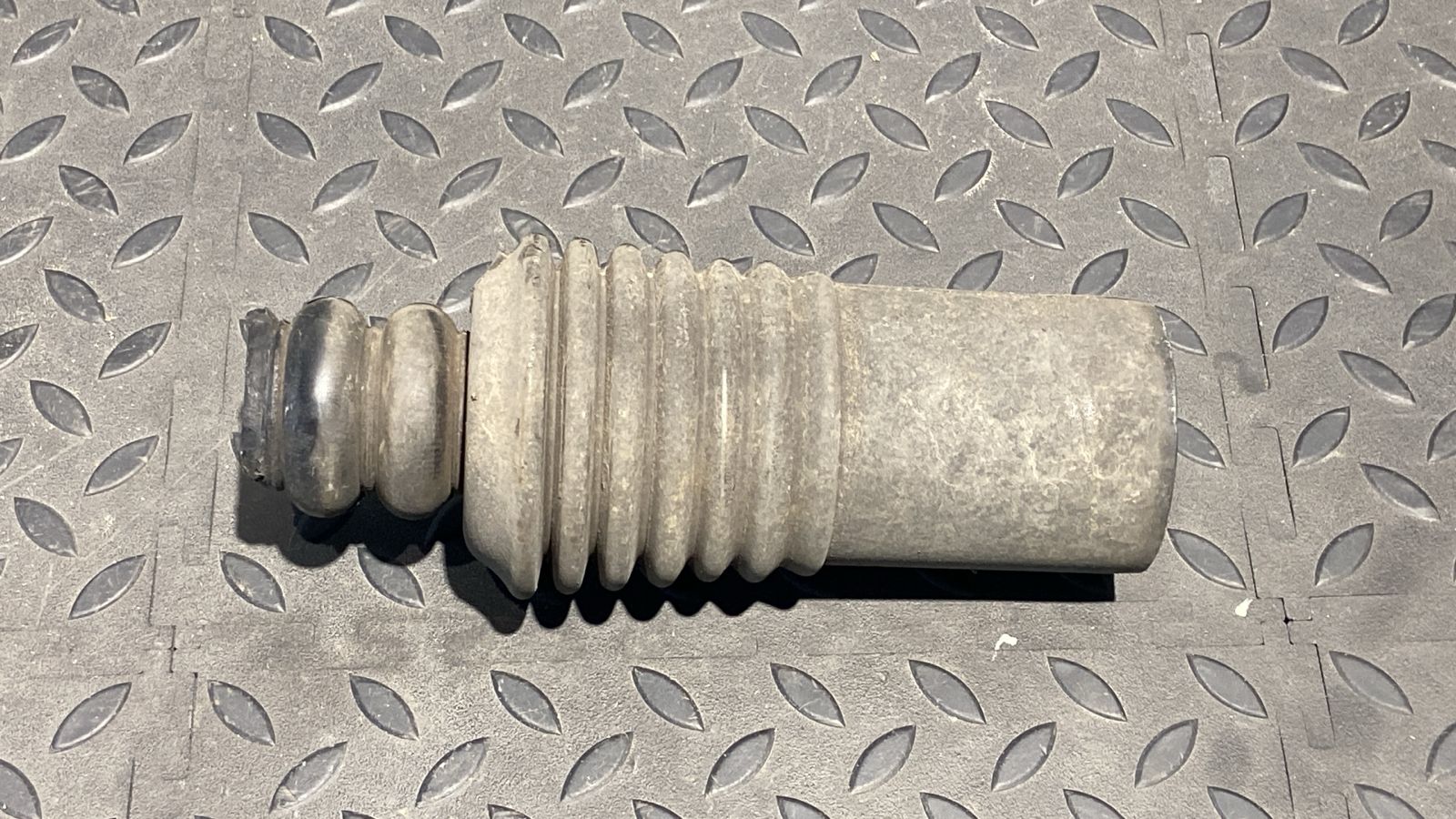 Пыльник амортизатора передний Renault Sandero 2009-2014