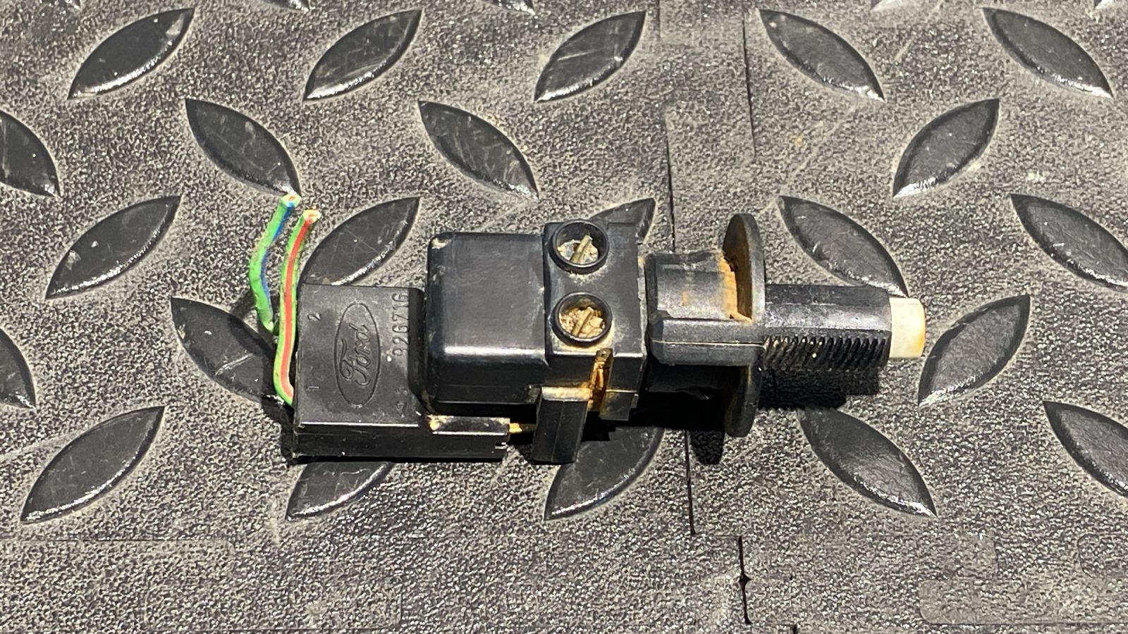 Датчик включения стопсигнала Ford Transit 2000-2006