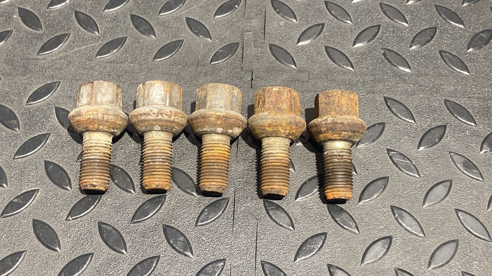 Болт колесный Mercedes Vito/W638 1996-2003