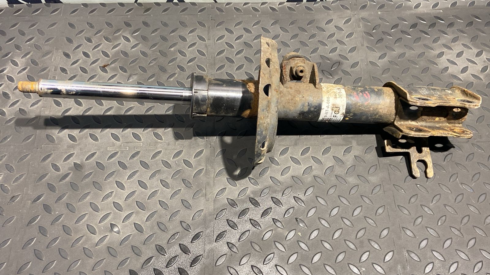 Амортизатор передний левый Opel Astra/H 2004-2014