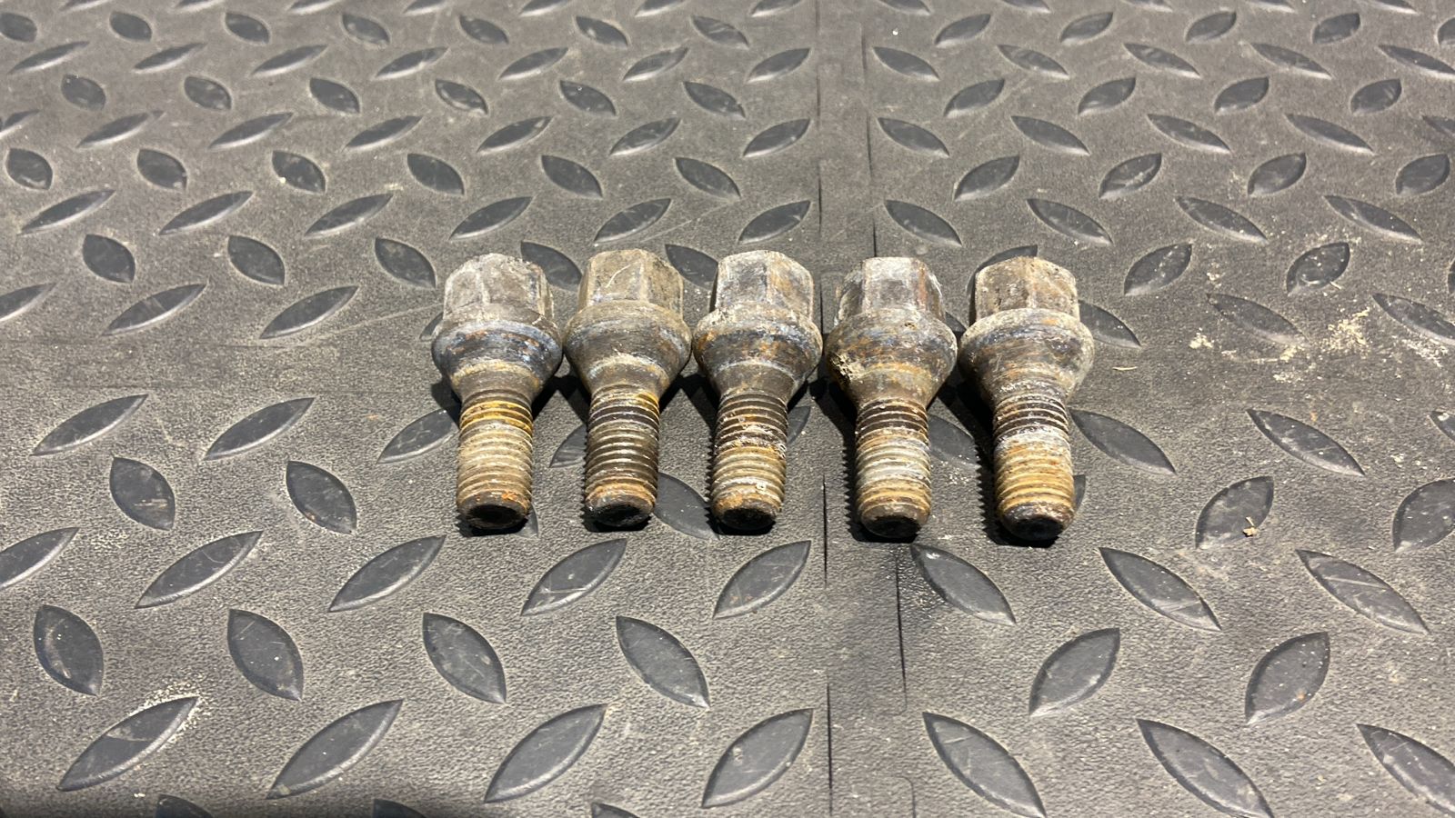 Болт колесный Opel Zafira/B 2005-2014