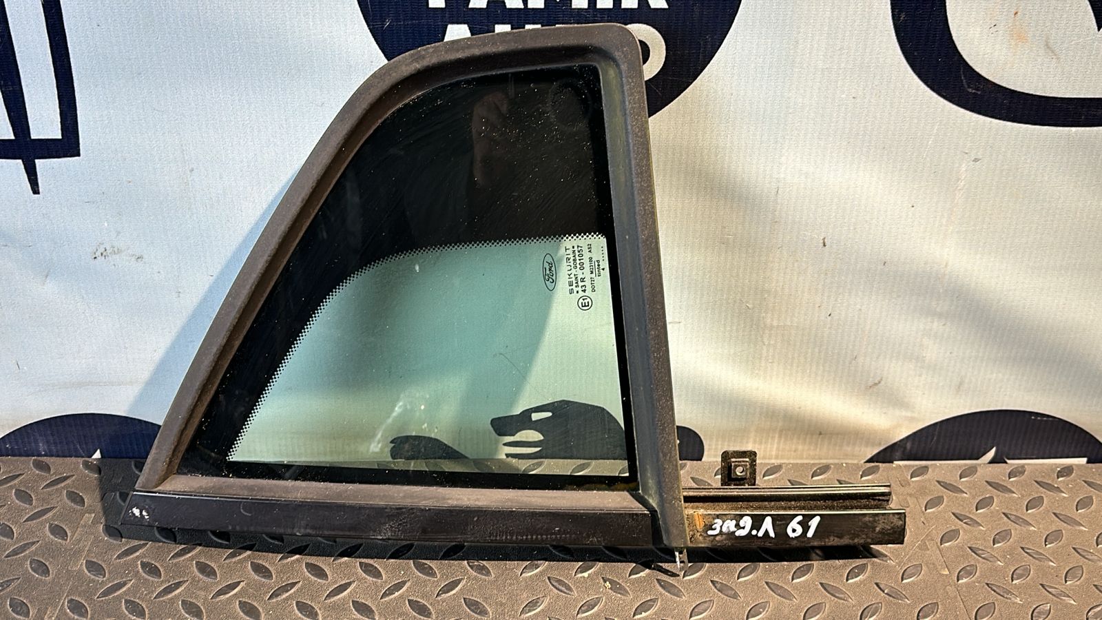 Форточка двери задняя левая Ford Mondeo/3 2000-2007