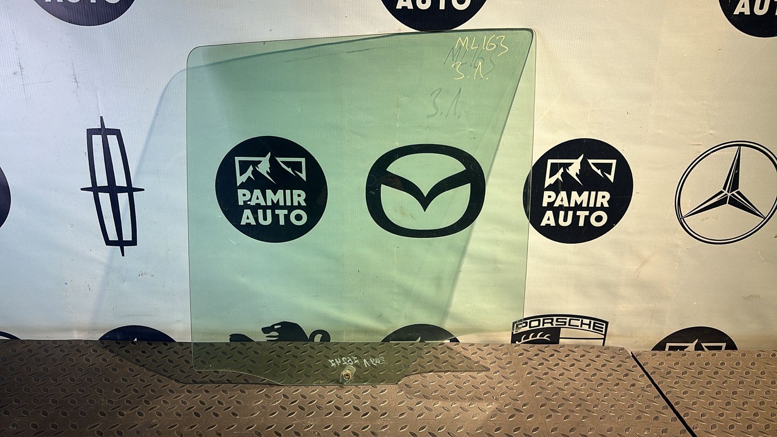 Стекло двери заднее левое Mercedes M/W163 1997-2005