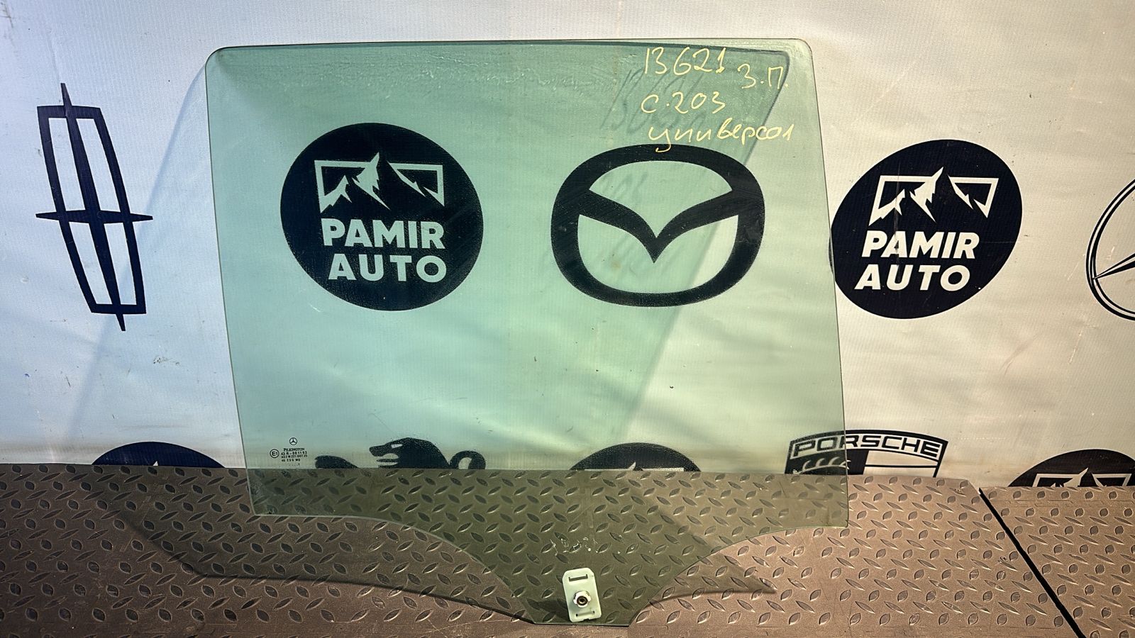 Стекло двери заднее правое Mercedes C/W203 2000-2008