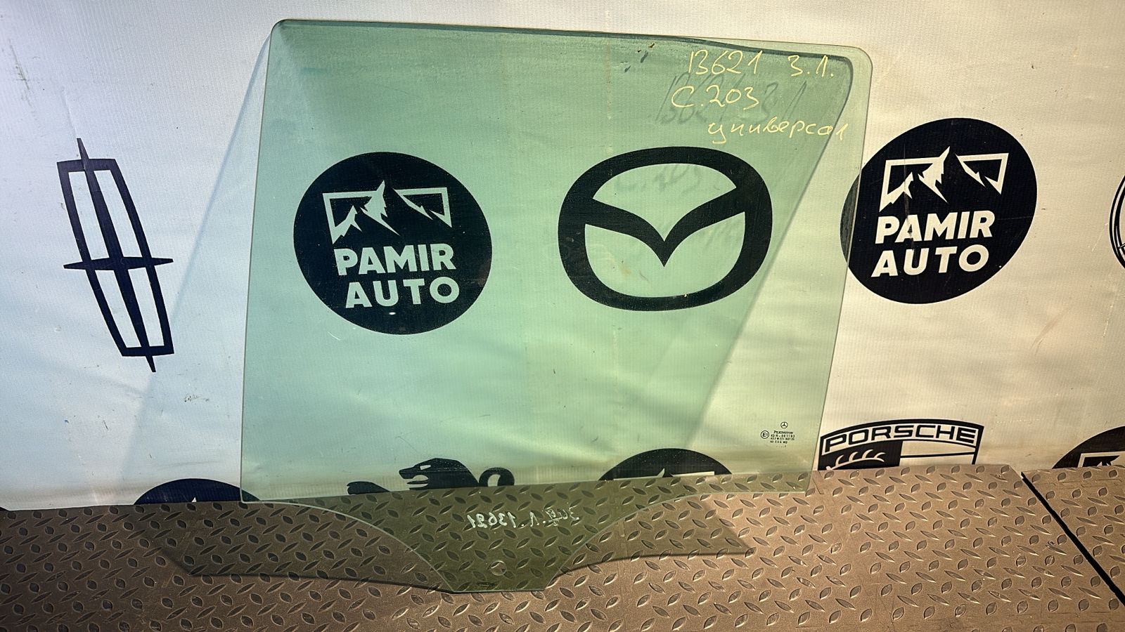 Стекло двери заднее левое Mercedes C/W203 2000-2008