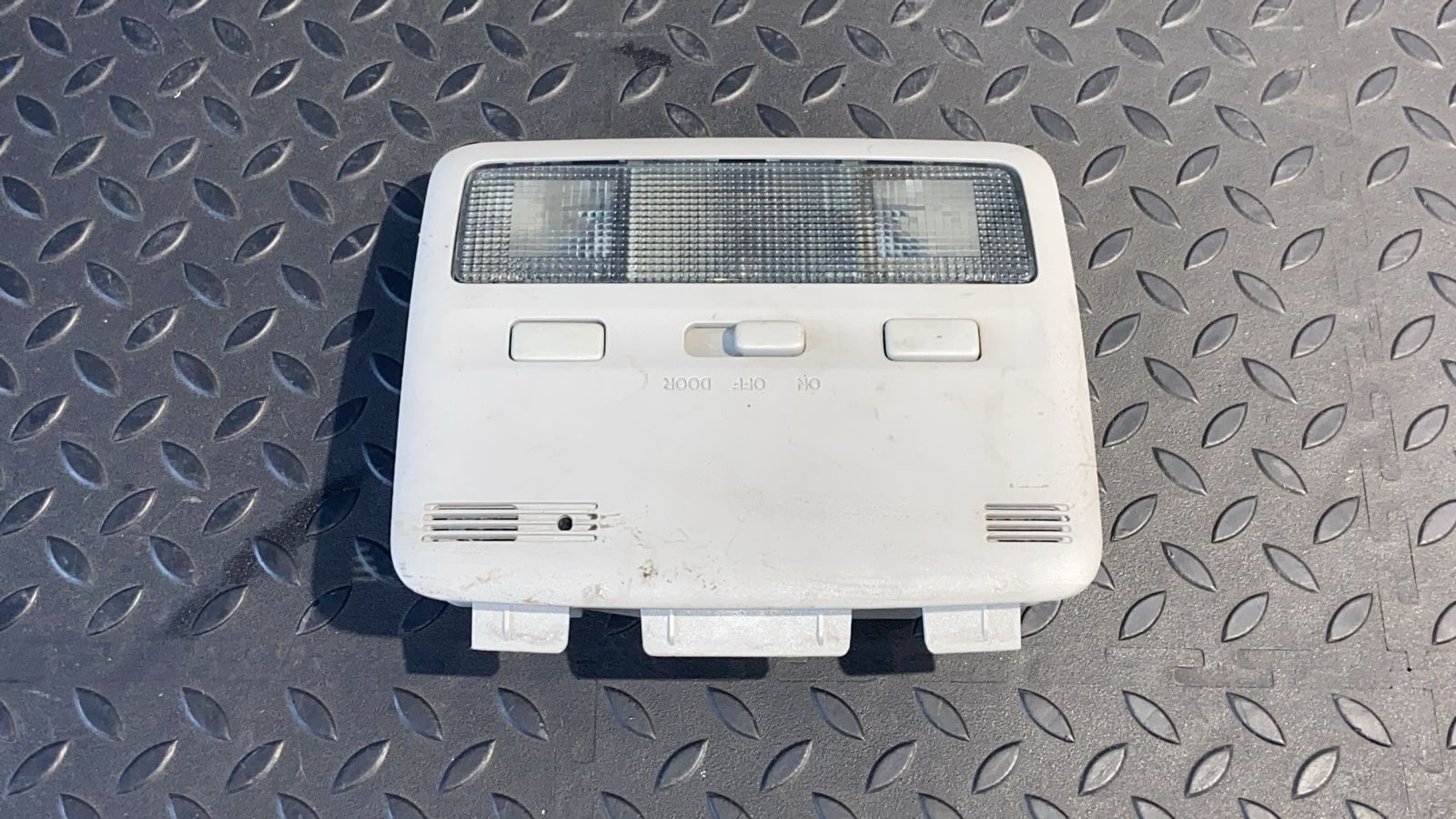 Плафон салонный Toyota Avensis/2 2003-2009