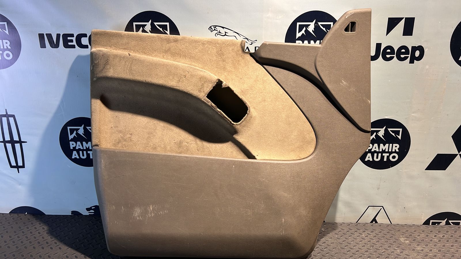 Обшивка двери передняя левая Mercedes Vito/W638 1996-2003