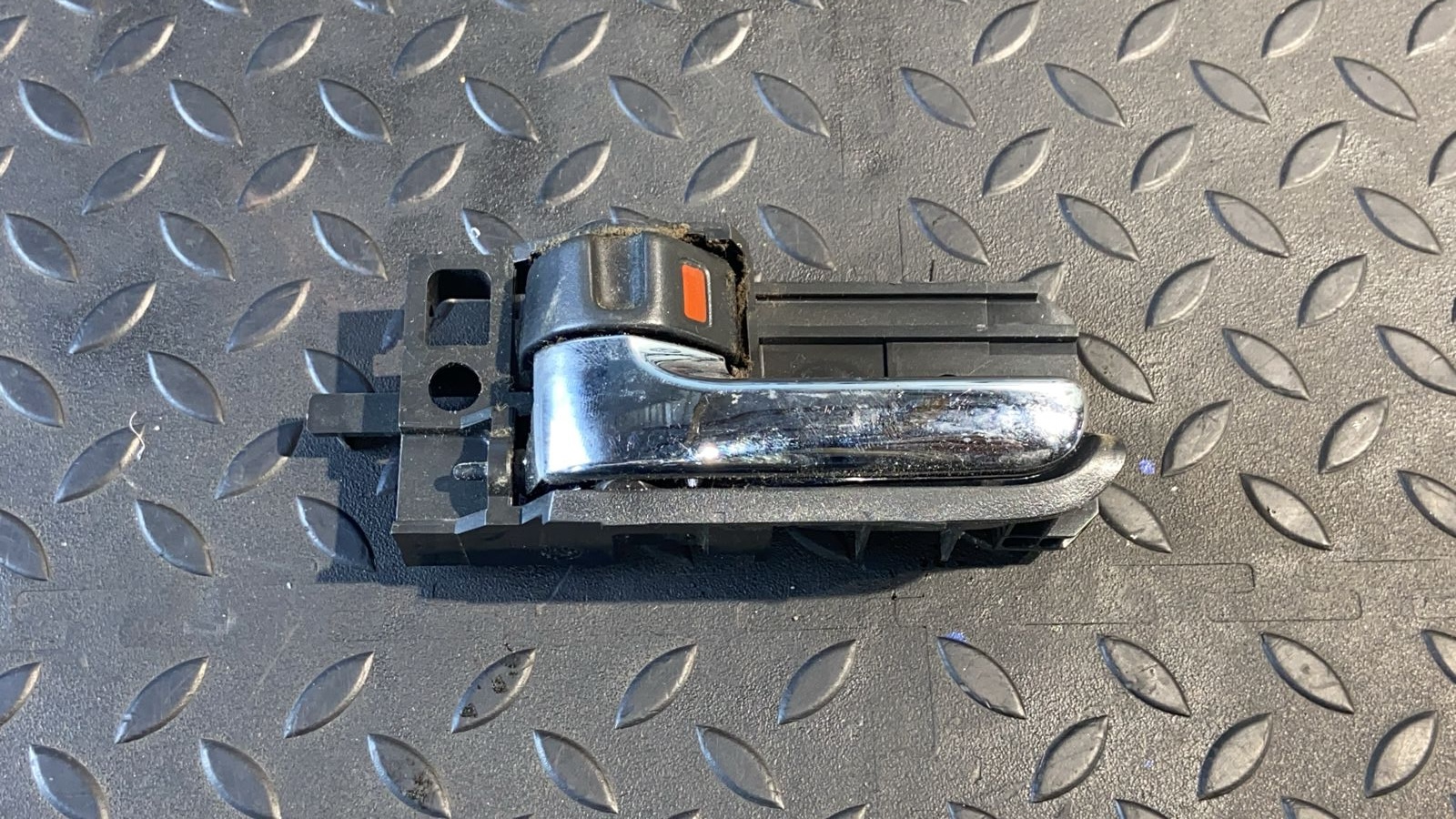 Ручка двери задняя левая Toyota Avensis/2 2003-2009