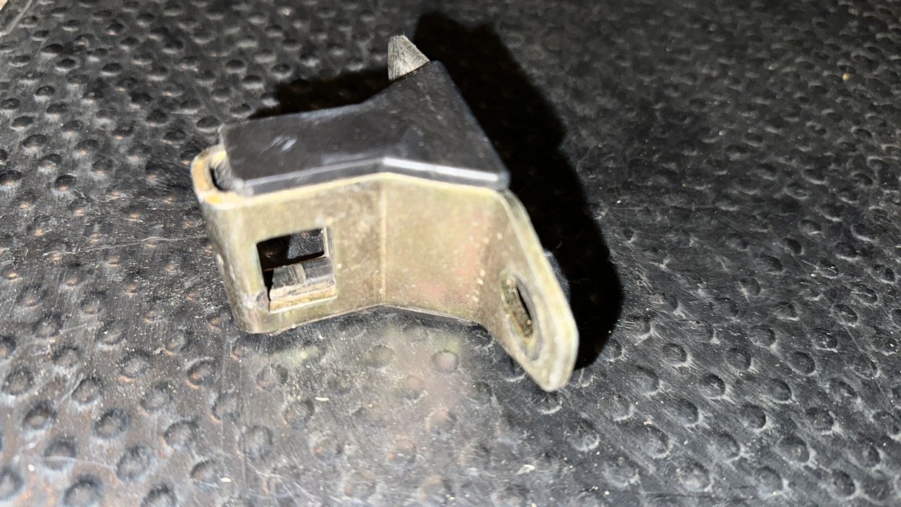 Ответная часть замка двери багажника Opel Movano/A 2003-2010