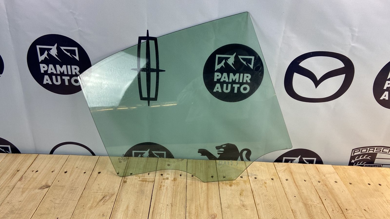 Стекло двери заднее правое Mercedes C/W204 2006-2015