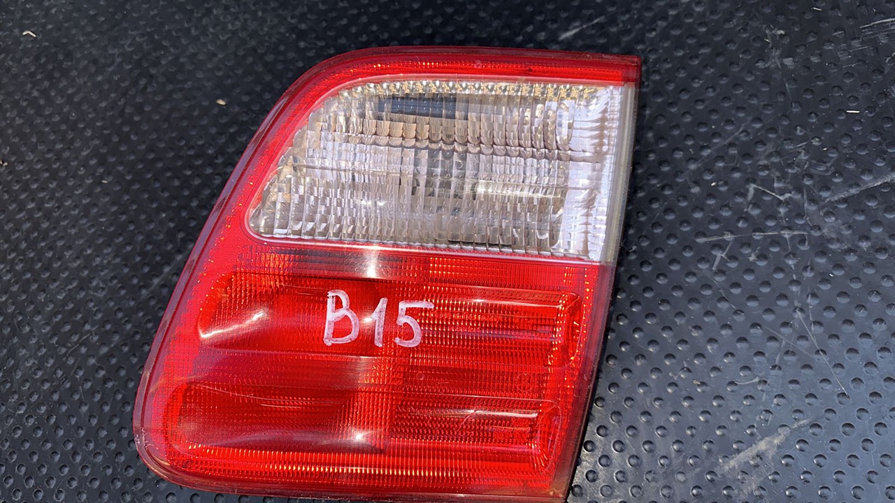Фонарь задний внутренний правый Mercedes E/W210 1995-2003