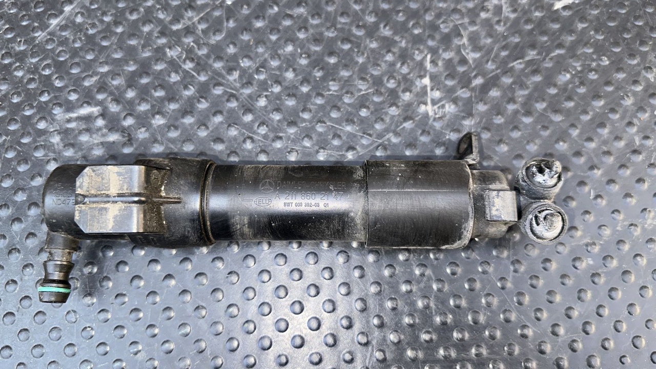 Форсунка омывателя фары левая Mercedes E/W211 2002-2009