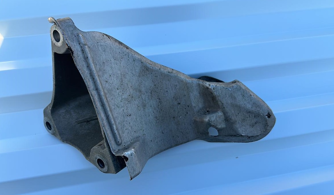 Кронштейн двигателя BMW 1/E87 2004-2011