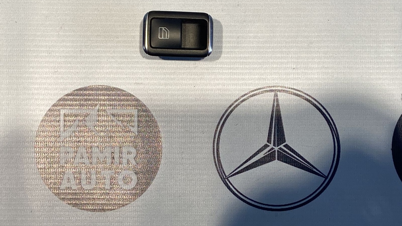 Кнопка стеклоподъемника задняя правая Mercedes C/W204 2006-2015