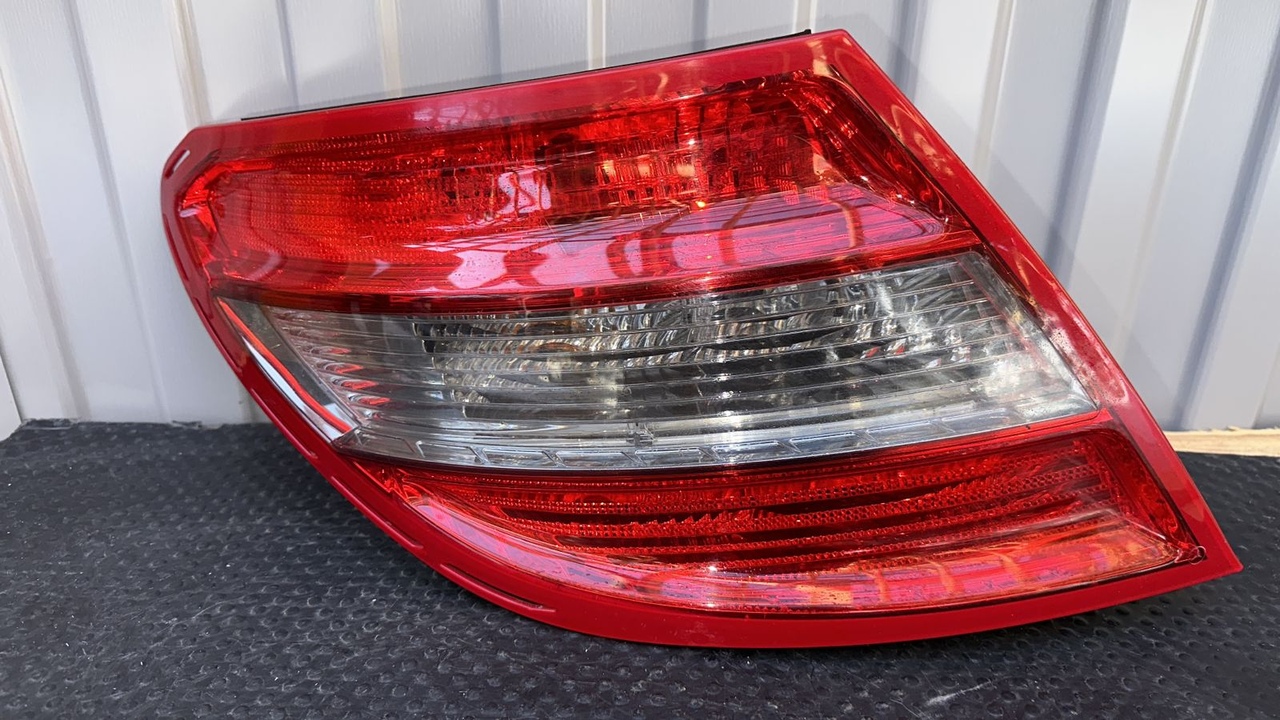 Фонарь задний левый Mercedes C/W204 2006-2015