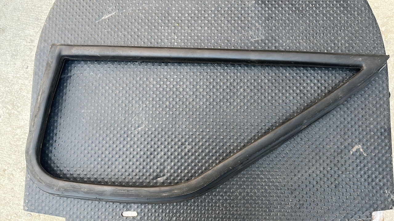 Уплотнитель двери передний левый Opel Movano/A 2003-2010