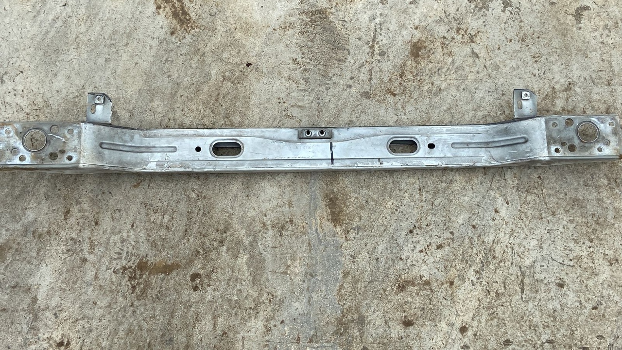 Усилитель бампера передний Opel Movano/A 2003-2010