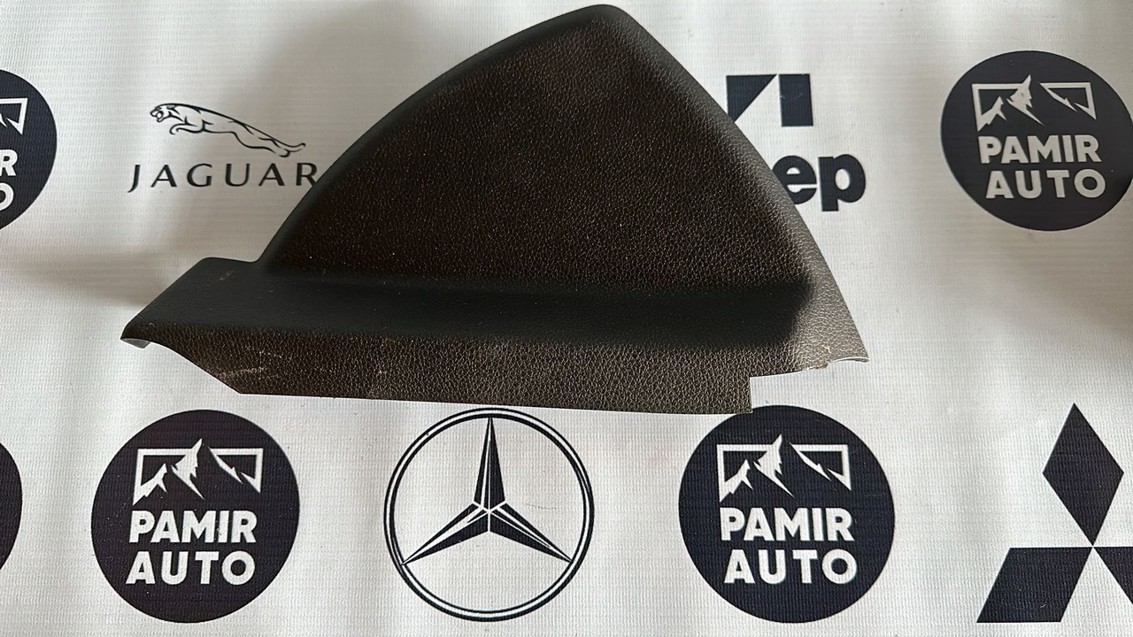 Накладка торпедо правая Mercedes C/W204 2006-2015