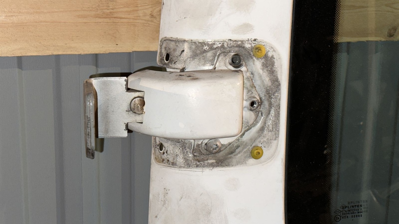 Петля двери багажника левая верхняя Opel Movano/A 2003-2010