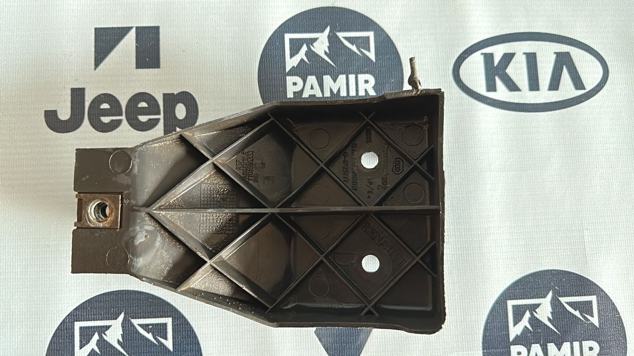 Кронштейн бампера передний правый Opel Movano/A 2003-2010