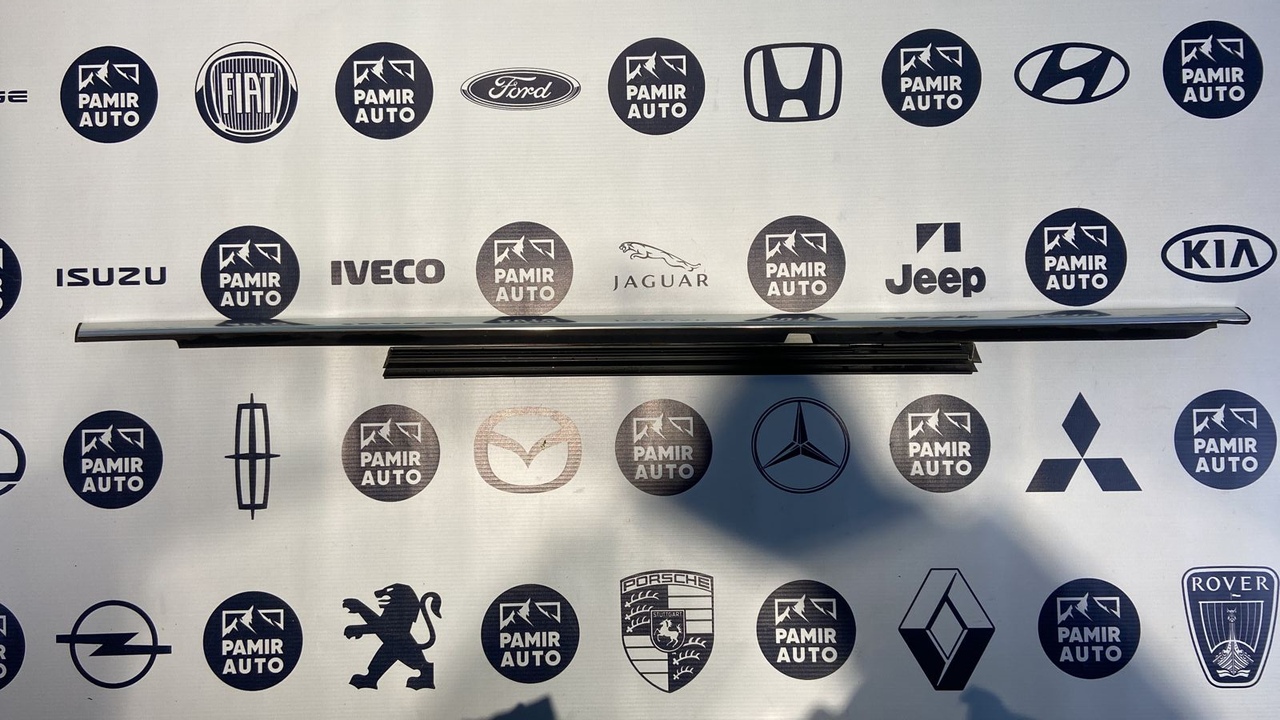 Уплотнитель двери задний правый Mercedes C/W204 2006-2015