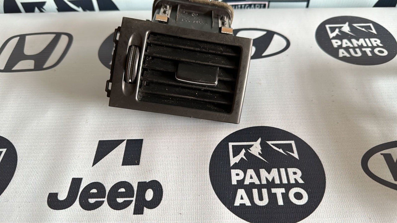 Дефлектор воздушный правый Mercedes C/W204 2006-2015