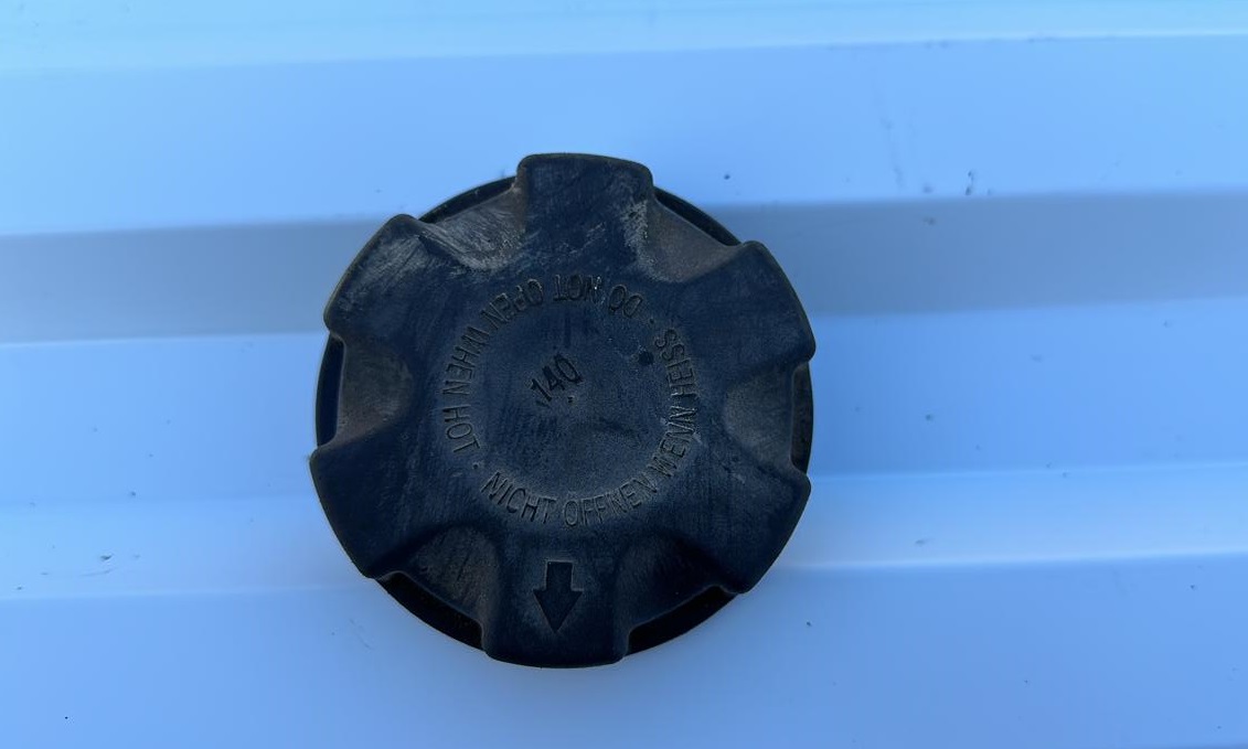 Крышка расширительного бачка BMW 1/E87 2004-2011