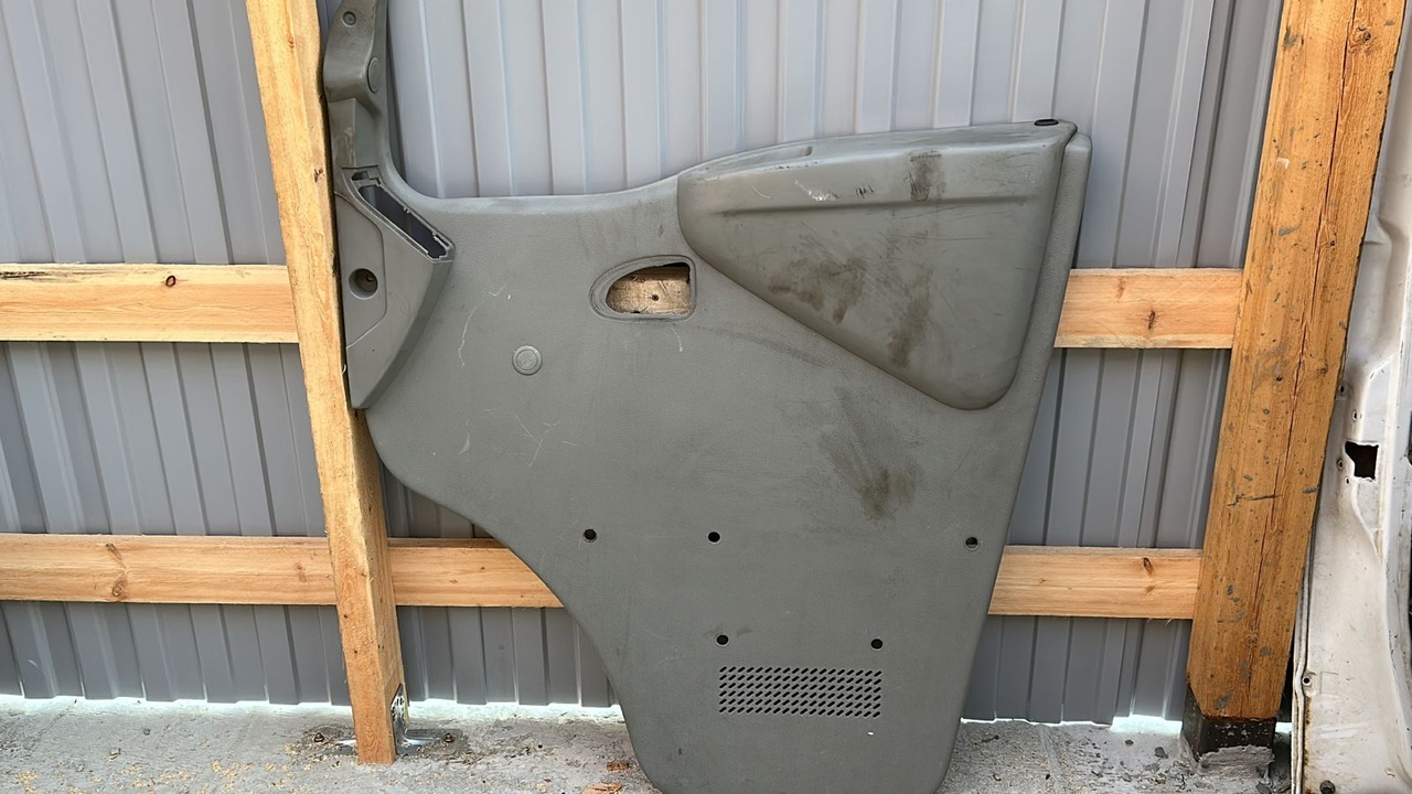 Обшивка двери передняя правая Opel Movano/A 2003-2010