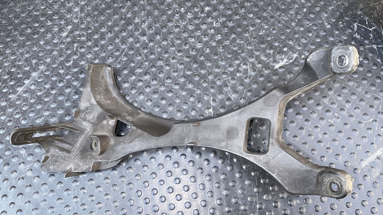 Кронштейн фары левый Mercedes E/W211 2002-2009