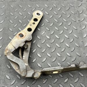 Петля капота левая BMW 3/E46 1998-2007
