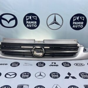 Решетка радиатора Opel Vivaro/A 2001-2014